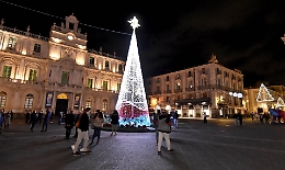 Corsa per il Dpcm di Natale: dai ristoranti ai parenti, le Regioni trattano le deroghe