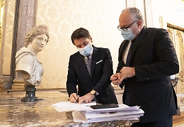 Covid, a Natale divieto di viaggio in un'altra regione e niente messa a mezzanotte