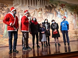 Il sindaco di Agrigento Micciché e l'assessore Vullo si vestono di Babbo Natale per solidarietà