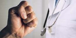 Botte a medico del Garibaldi, avviso orale per due fratelli