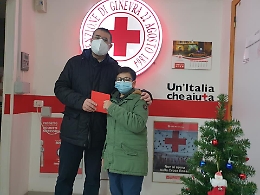 Caltanissetta, bimbo dona i risparmi alla Croce Rossa