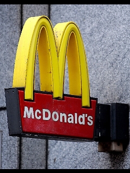 McDonald's cerca cinquantacinque  nuovi addetti tra Catania, Giarre e Belpasso