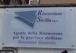 Palermo, dipendente di Riscossione "sospesa" finisce ora ai domiciliari