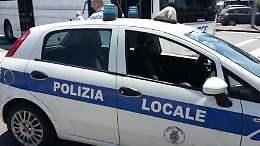 Catania, vigile stoppa scooterista
e per tutta risposta ne ha dei calci