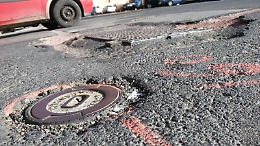 Catania, tombini e manto stradale, rumori e avvallamenti nelle vie Ingegnere e Palazzotto