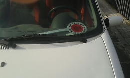 Giarre, dirigente teneva paletta  del Comune sul cruscotto dell'auto privata