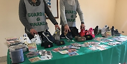 Abiti contraffatti e cd pirata per  Fiera di Catania: denunciati 4 senegalesi