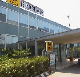 Licenziamenti di una ditta dell'indotto, bloccata raffineria di Gela