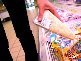 Siracusa, ruba parmigiano al supermercato, arrestata
