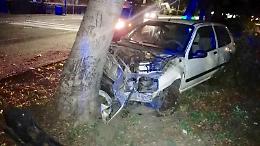 Catania, auto contro un albero, ferite due donne