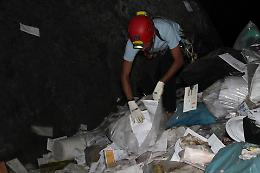 Belpasso, denunciato il postino che aveva gettato le lettere in una grotta