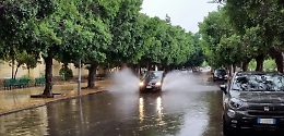 Agrigento squassata da un diluvio, «Restate a casa e lontani da alberi»