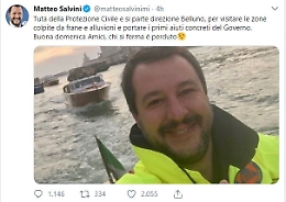 Salvini: &laquo;Una preghiera per le vittime in Sicilia&raquo;, ma il suo selfie fa discutere