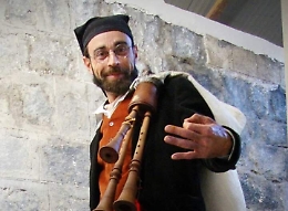 Addio a Cesare Melfa, l'ultimo "ciaramiddraru" di Zafferana