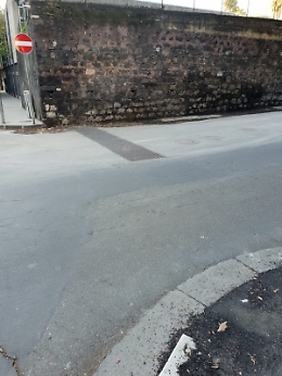 Catania, Via Ficarazzi: area ancora da asfaltare e Caditoie da pulire