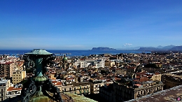 Palermo: eruzione dell'Etna vista dal tetto del teatro Massimo