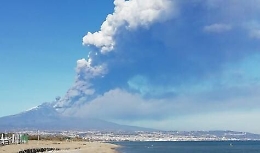 L'Etna fa paura, batosta per Catania Turisti vanno via e piovono disdette