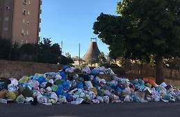 Emergenza rifiuti a Palermo, Orlando: &laquo;Scarsa collaborazione dalla Rap&raquo;