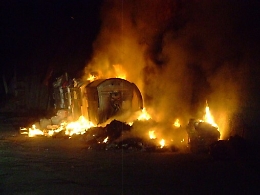 Rifiuti in fiamme a Palermo rendono aria irrespirabile