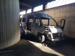 Due pulmini per disabili incendiati a Partinico