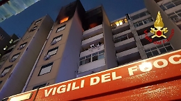 Catania, fiamme in un palazzo di 8 piani 
ore di terrore nel quartiere di Librino
