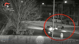 Paternò, guarda una ragazza: il fidanzato lo travolge con auto, i familiari lo picchiano