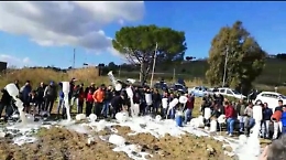 Scorre latte vicino all’Outlet Village, allevatori ne sversano 2.000 litri...