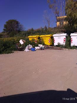 Catania, Scuola  Plesso Vaccarizzo: immondizia senza rispetto nei confronti dei bambini