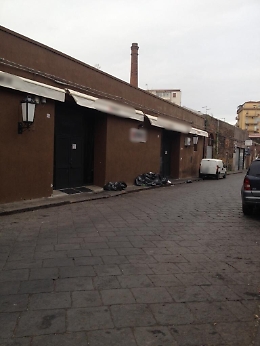 Catania, Via Simeto: rifiuti dopo una notte di bagordi, ma chi pulirà mai?