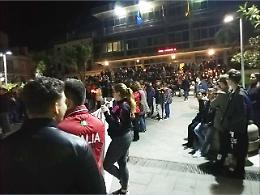 Tutta Catenanuova alla fiaccolata per Loredana, ancora sotto shock per il primo femminicidio