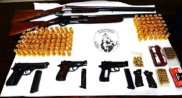 Catania, un arsenale nel sottotetto di un palazzo a Librino: sequestrato