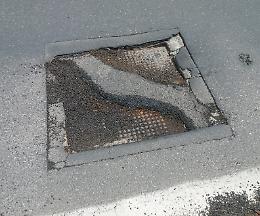 Catania:  tombini trappola.