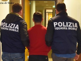 Fucili, pistole e 2.000 munizioni: padre e figlio avevano un arsenale da guerra a Vittoria