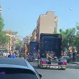 Catania, automotrici sfilano in via Etnea: video, e post di protesta, su Fb