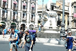 Vigilia di Ferragosto, il centro storico di Catania non si svuota