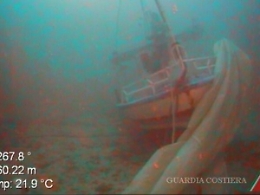 Migranti: naufragio Lampedusa, individuato relitto con cadaveri attorno