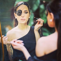 Jessica Notaro, su Fb a viso scoperto dopo l'intervento all'occhio