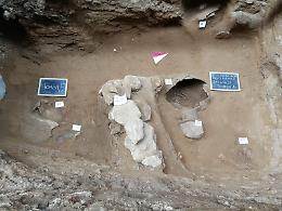 Gela, gli scavi per la fibra in via Di Bartolo continuano a svelare segreti delle prime colonie greche