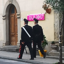 Brolo, arrestati gli estorsori di un commerciante di calzature che ha denunciato