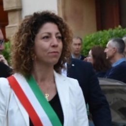 Richiamo ufficiale per la sindaca di Augusta che si fa chiamare sindaco