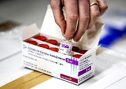 Covid, ai poliziotti di Catania prime inoculazioni del vaccino AstraZeneca