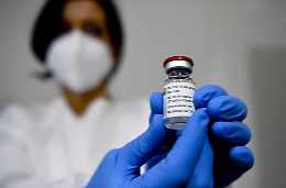 Anche Astrazeneca taglia fornitura, piano vaccini senza pace