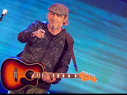 Luca Carboni in concerto al Teatro Antico di Taormina: oltre quarant'anni di successi e nuove canzoni