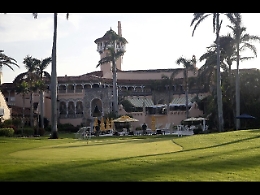 Caccia nei cieli della Florida: jet militare intercetta un aereo sopra la villa di Trump