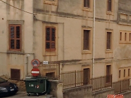 Naro, «guerra», proteste e feriti nel centro di accoglienza