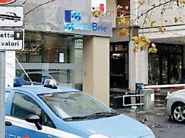 Banca Base, pagamenti sospesi per un altro mese