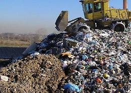 Rifiuti, Sicilia maglia nera della gestione
«Differenziata al 22%, in discarica il 73%»