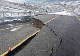 Strada inaugurata a Natale è crollata a Capodanno