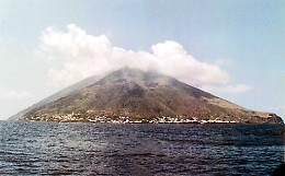 Overbooking per crociera alle Eolie: 100 turisti restano a Tropea