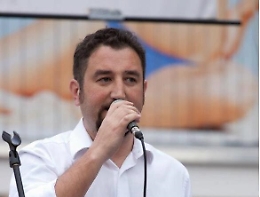 Cancelleri ironico con Micciché
 «Aiutami a tagliare i vitalizi all'Ars,
poi potrai mangiare a casa mia»